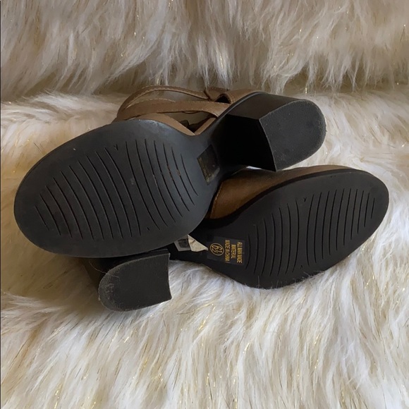 Heeled boots - Picture 5 of 6